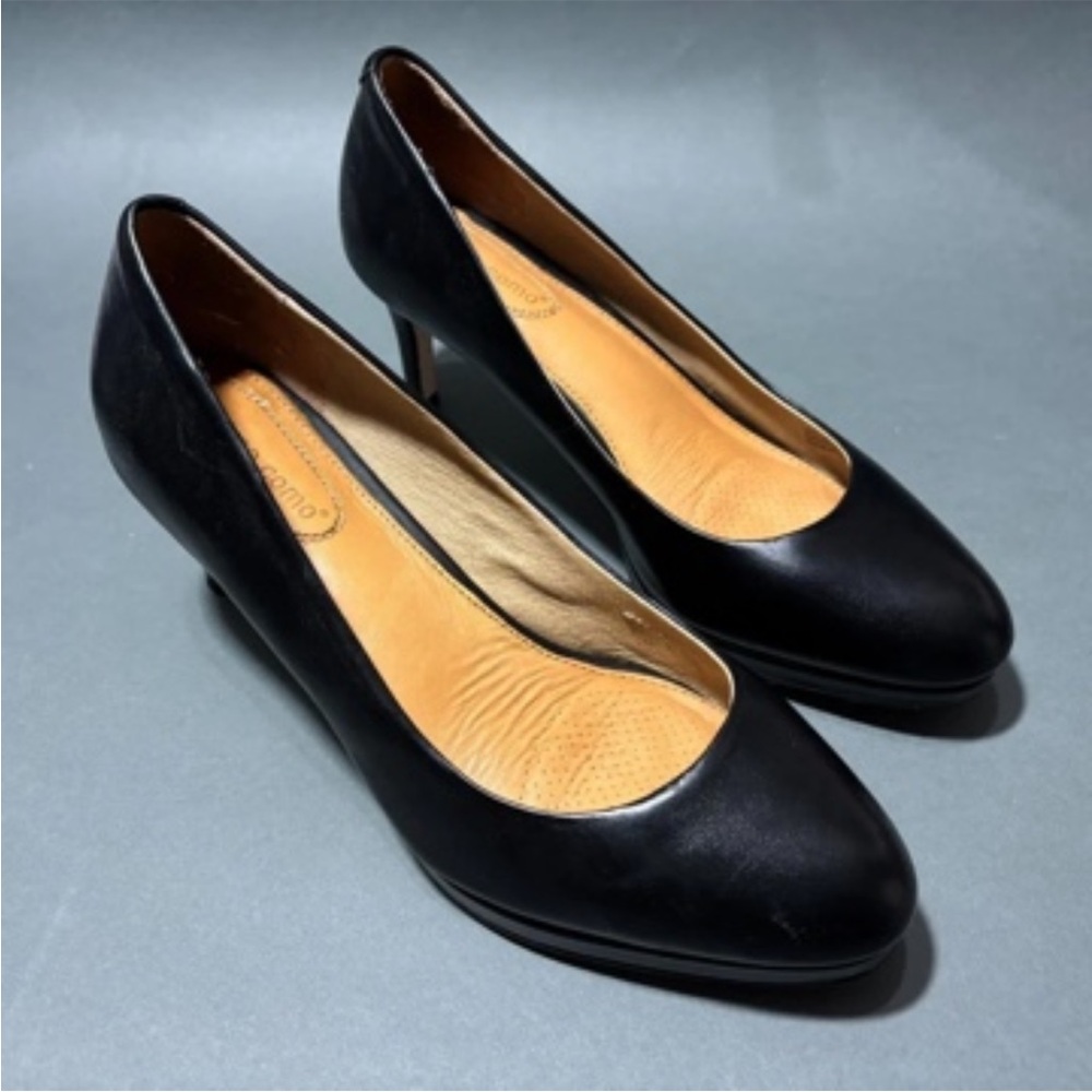 Classic Black Women's Leather Pumps - Elegant Everyday Heel